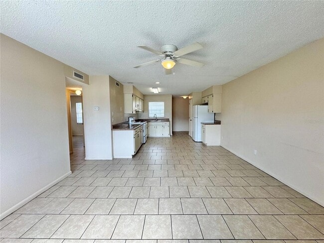 Photo - 2540 Elm Ave