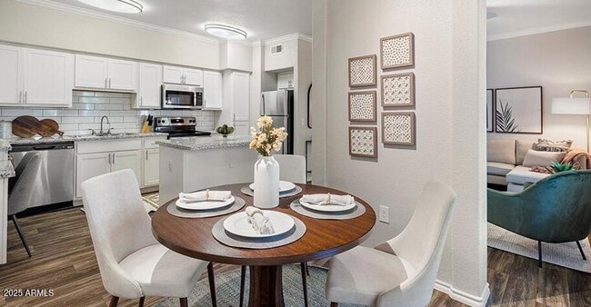 Photo - 1802 W Maryland Ave Unit 2