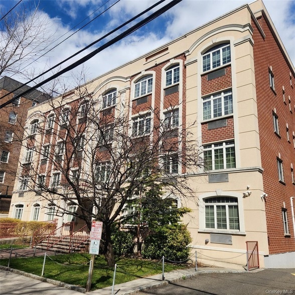 Building Photo - 85-15 120th St Unit 3A