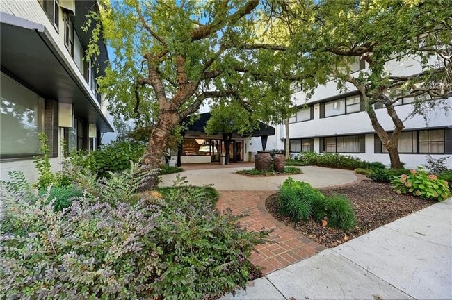 Photo - 3645 Peachtree Rd NE Unit 204