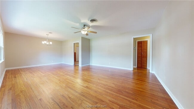 Photo - 806 Gilchrist Ave