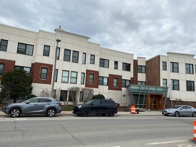 Building Photo - 99 Chestnut Hill Ave Unit 105