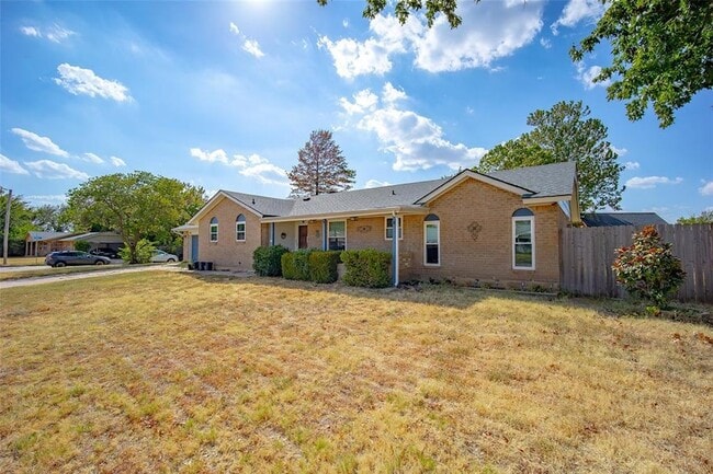Photo - 801 N Markwell Ave