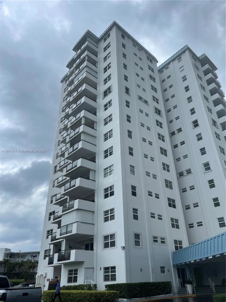 Building Photo - 1500 S Ocean Blvd Unit 508