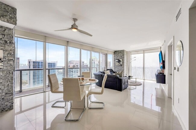 Photo - 495 Brickell Ave Unit 3702