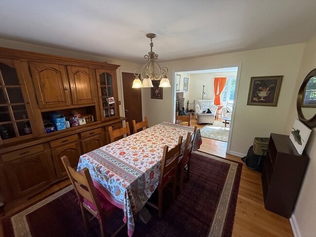 Photo - 475 Saw Mill Rd