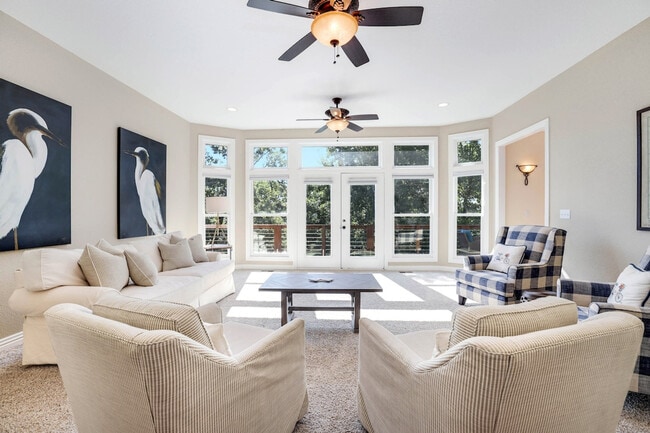 Building Photo - 10400 Cedar Rock Rd Unit ID1221813P