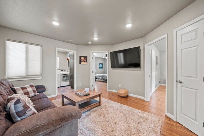 Photo - 1736 W Live Oak St Unit ID1253747P