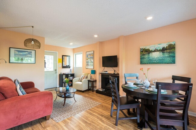 Building Photo - 1206 Hollow Creek Dr Unit ID1054559P