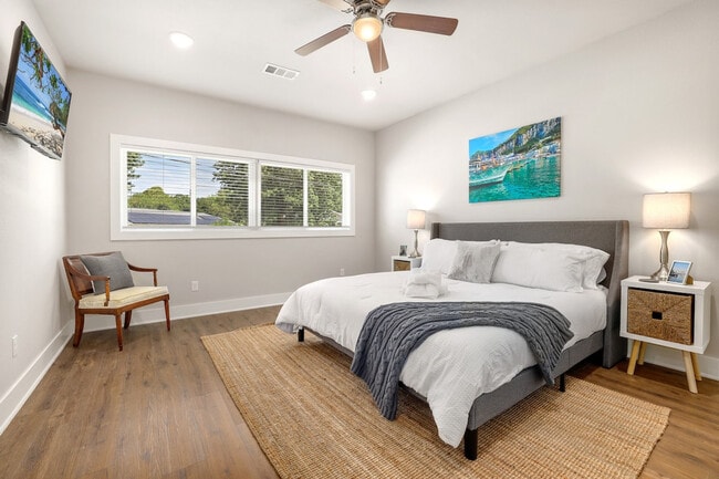 Photo - 702 Shipley St Unit ID1221846P