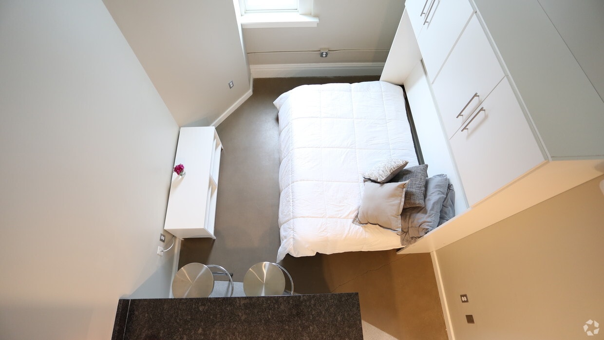 Floor Plan - Furnished Studio