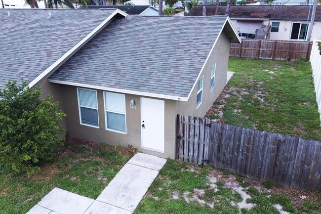 Photo - 6171 Heather St