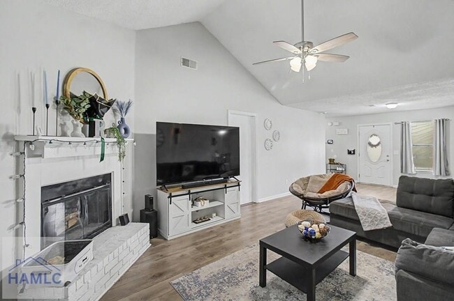 Photo - 703 Woods Ct