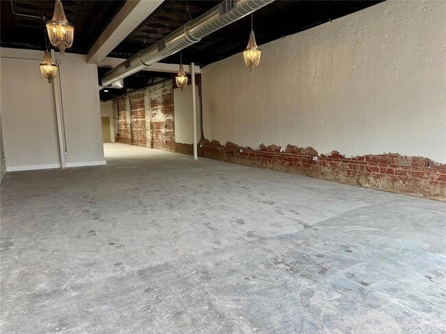Photo - 611 W Chickasha Ave