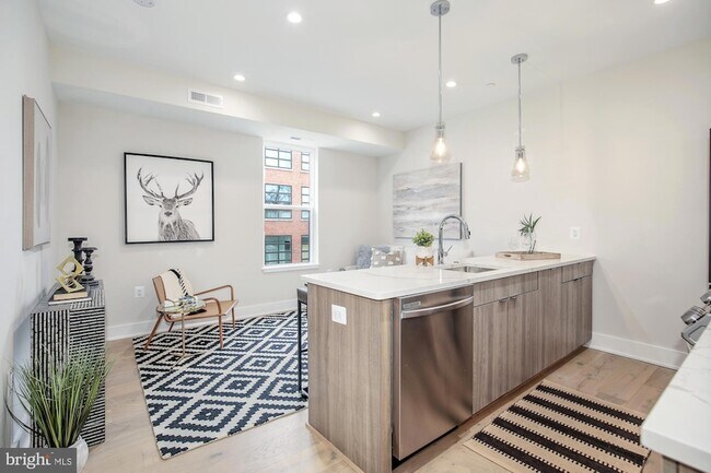 Photo - 1421 Spring Rd NW Unit 302