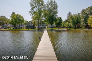 Photo - Luxury Lake Living