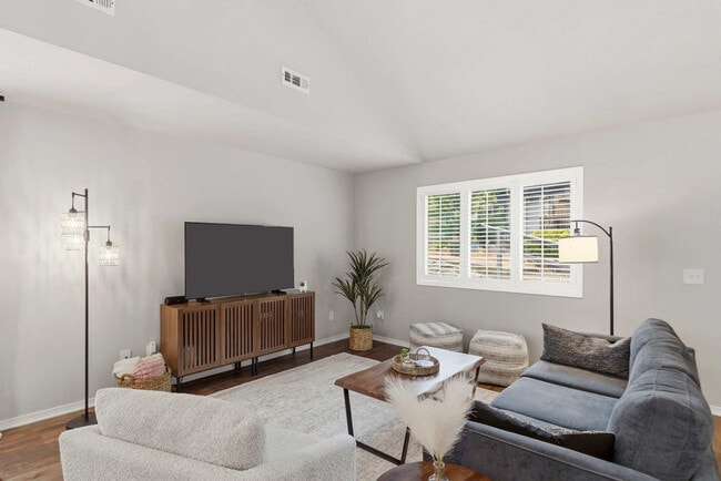 Building Photo - 49 Fairway Dr Unit SI ID1621862P