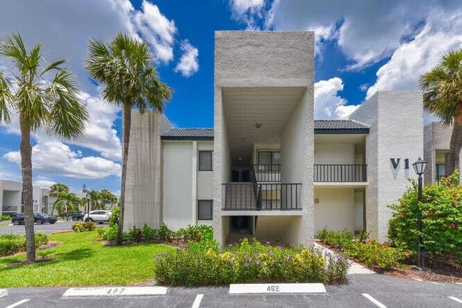 Building Photo - 1605 S US Hwy 1 Unit 205v1