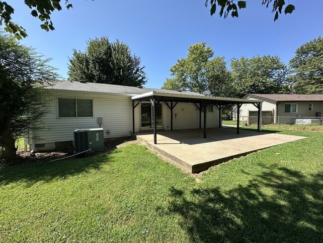 Photo - 116 SE Springdale Dr