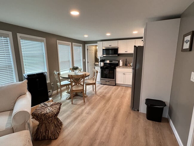 Building Photo - 301 Portsmouth Ave Unit ID1312414P