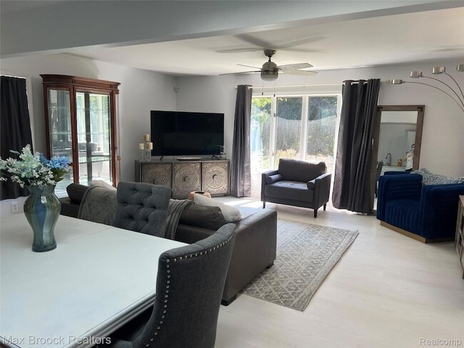 Photo - 4842 Merwin Rd