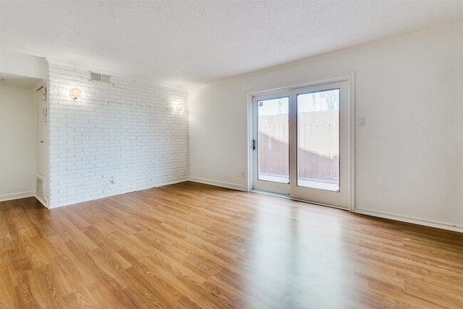 Photo - 2229 Mimosa Dr Unit 9