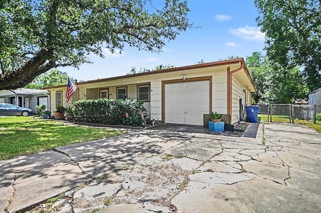 Photo - 5013 Live Oak Dr