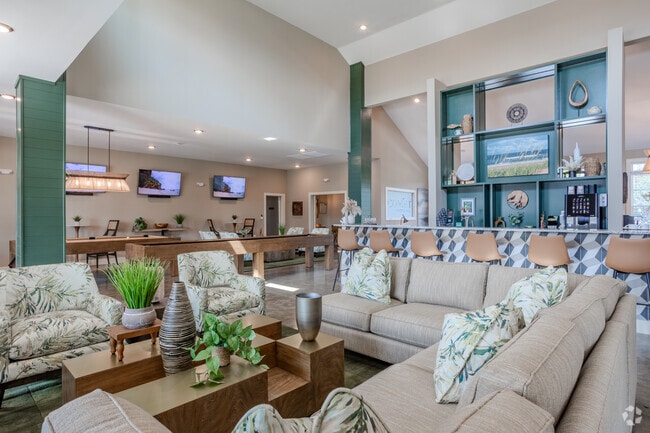 Clubhouse Lounge - Comet Scotts Hill