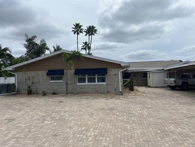 Building Photo - 365 Capri Blvd