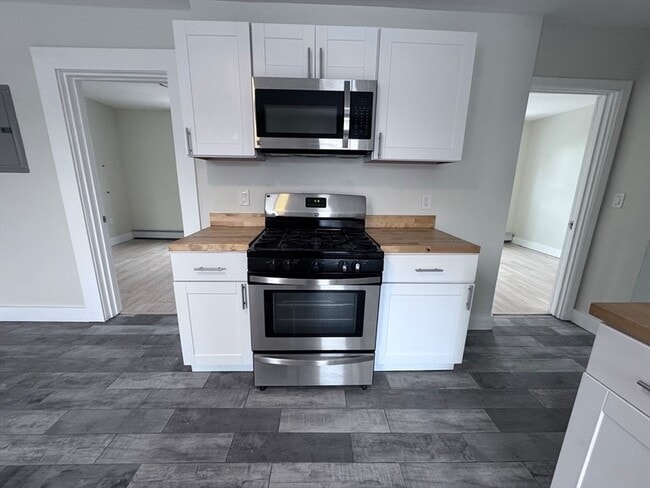 Building Photo - 116-118 Lawrence St Unit 2