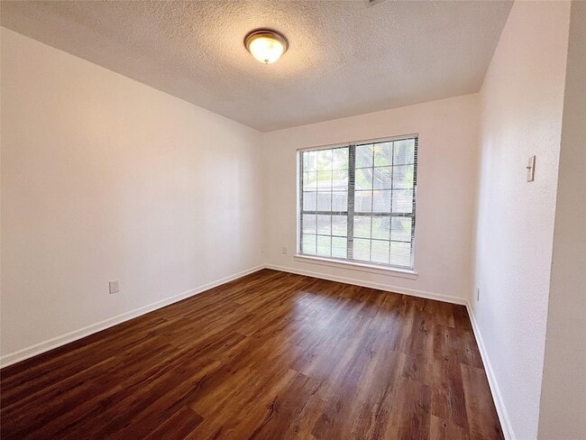 Photo - 616 Valley Spring Dr