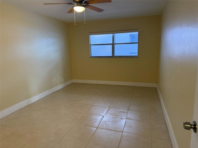 Photo - 1450 N Riverside Dr Unit 208