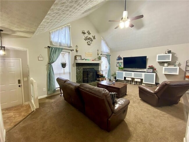Photo - 1095 Mountain Springs Dr