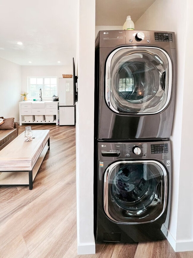 Photo - 898 Veronica Springs Rd Unit SI ID1353165P