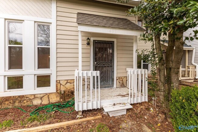 Photo - 401 Hobbs Rd SE