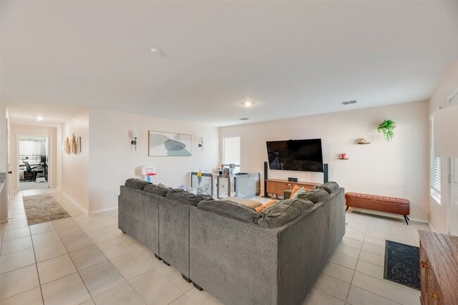 Photo - 123 Wheatgrass Ln