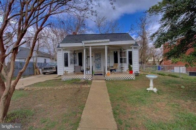 Building Photo - 2924 Virginia Ave