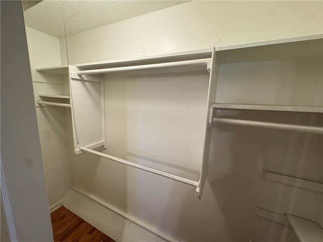 Photo - 718 E Debra Dr