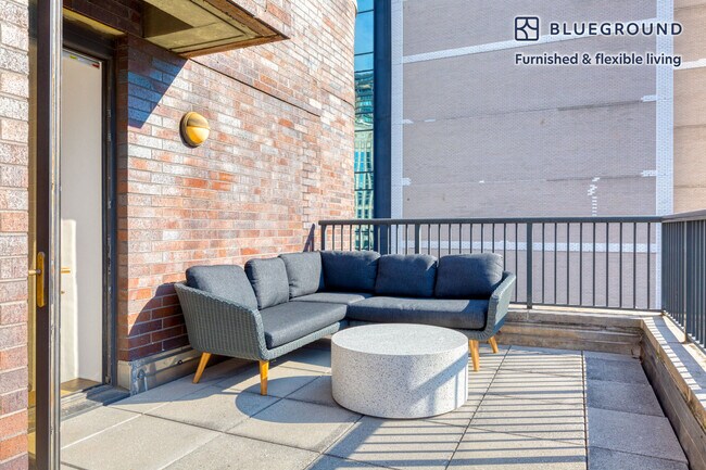 Photo - 150 E 57th St