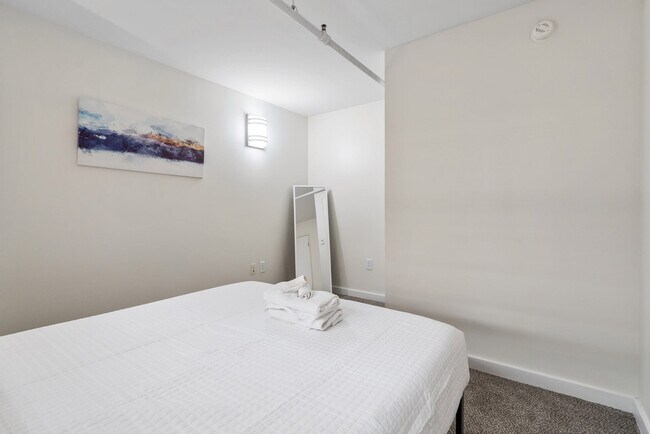 Photo - 50 N Illinois St Unit ID1035274P