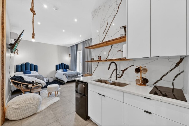 Photo - 443 Clove Rd Unit ID1366356P