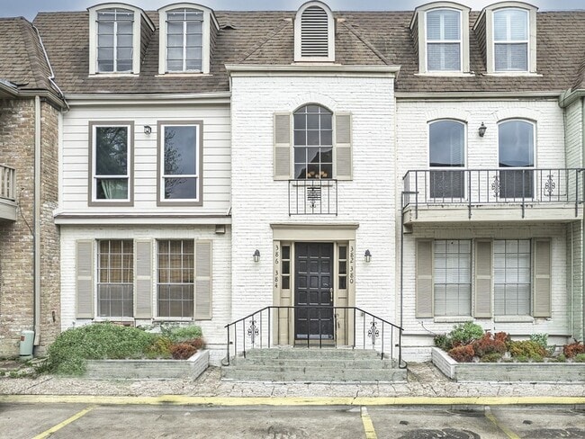 Building Photo - 384 N Post Oak Ln Unit 384