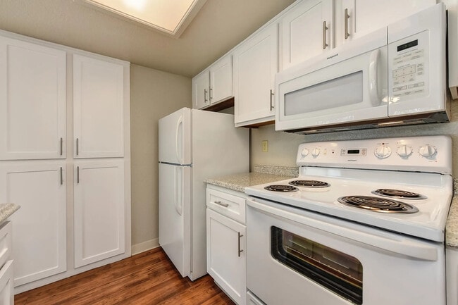 Photo - Lakeview Village Apartments