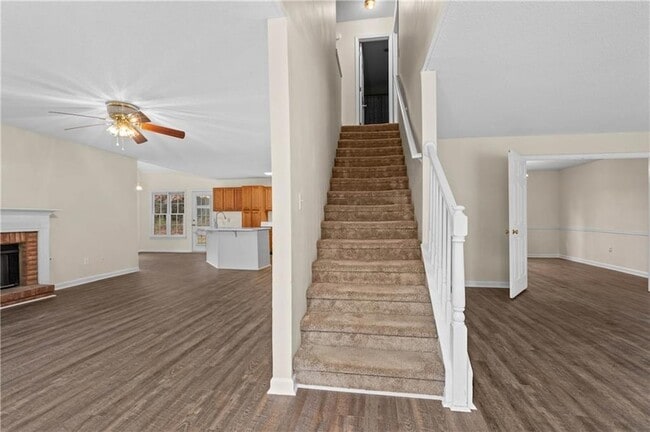 Photo - 2155 Southbrook Ridge NW