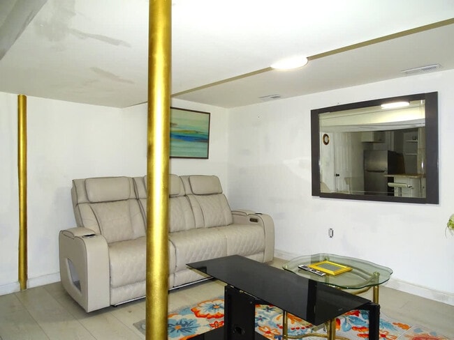 Building Photo - 7 Scannell Rd Unit SI ID1593870P