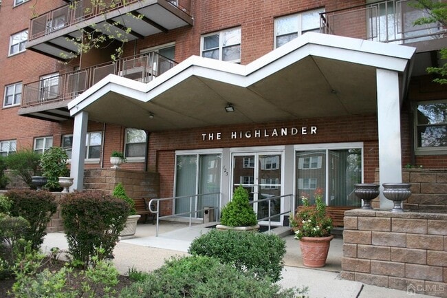 Building Photo - 123 S Adelaide Ave