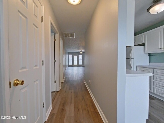 Photo - 402 Northrop Pl
