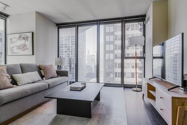 Building Photo - 225 N Columbus Dr Unit SI FL43-ID1426