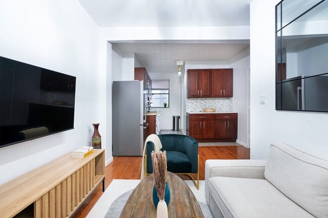 Photo - 454 W 47th St Unit ID1022013P