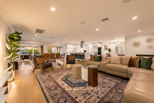 Building Photo - 5841 Bayview Dr Unit SI ID1584734P